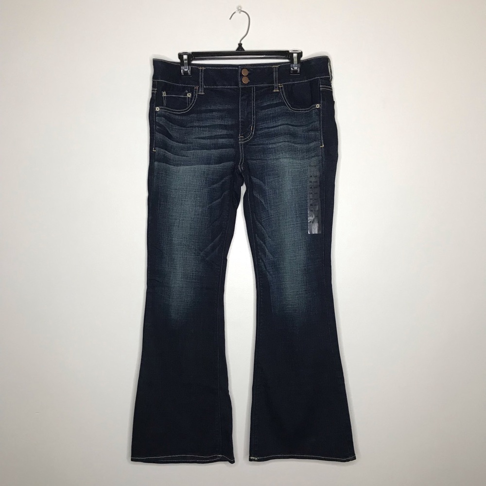 💛 NWT American Eagle Artist Short Flare Jeans 💛